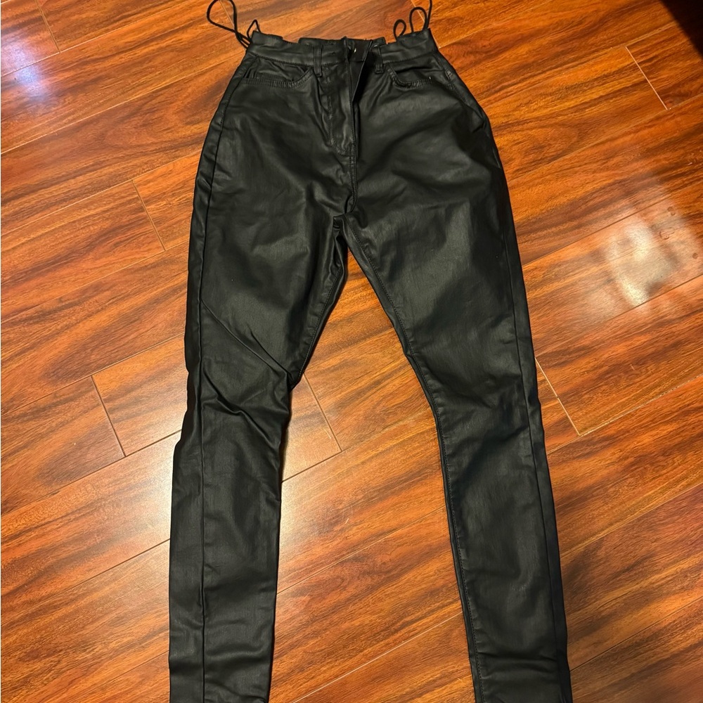 PrettyLittleThing Black High-Waisted Pants